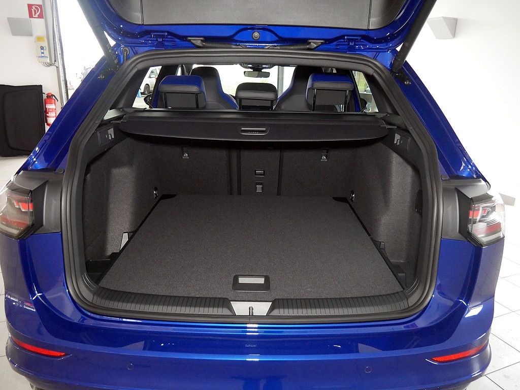Volkswagen Golf Variant R 2.0 TSI 4Motion DSG PANO AHK MATR