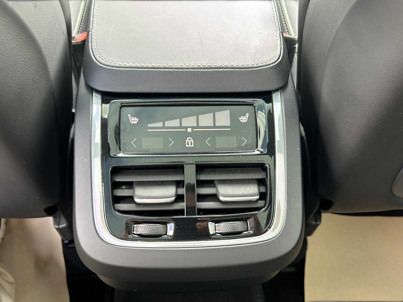 Volvo XC 90 Ultimate Bright AWD - Samsaru's Car Outlet