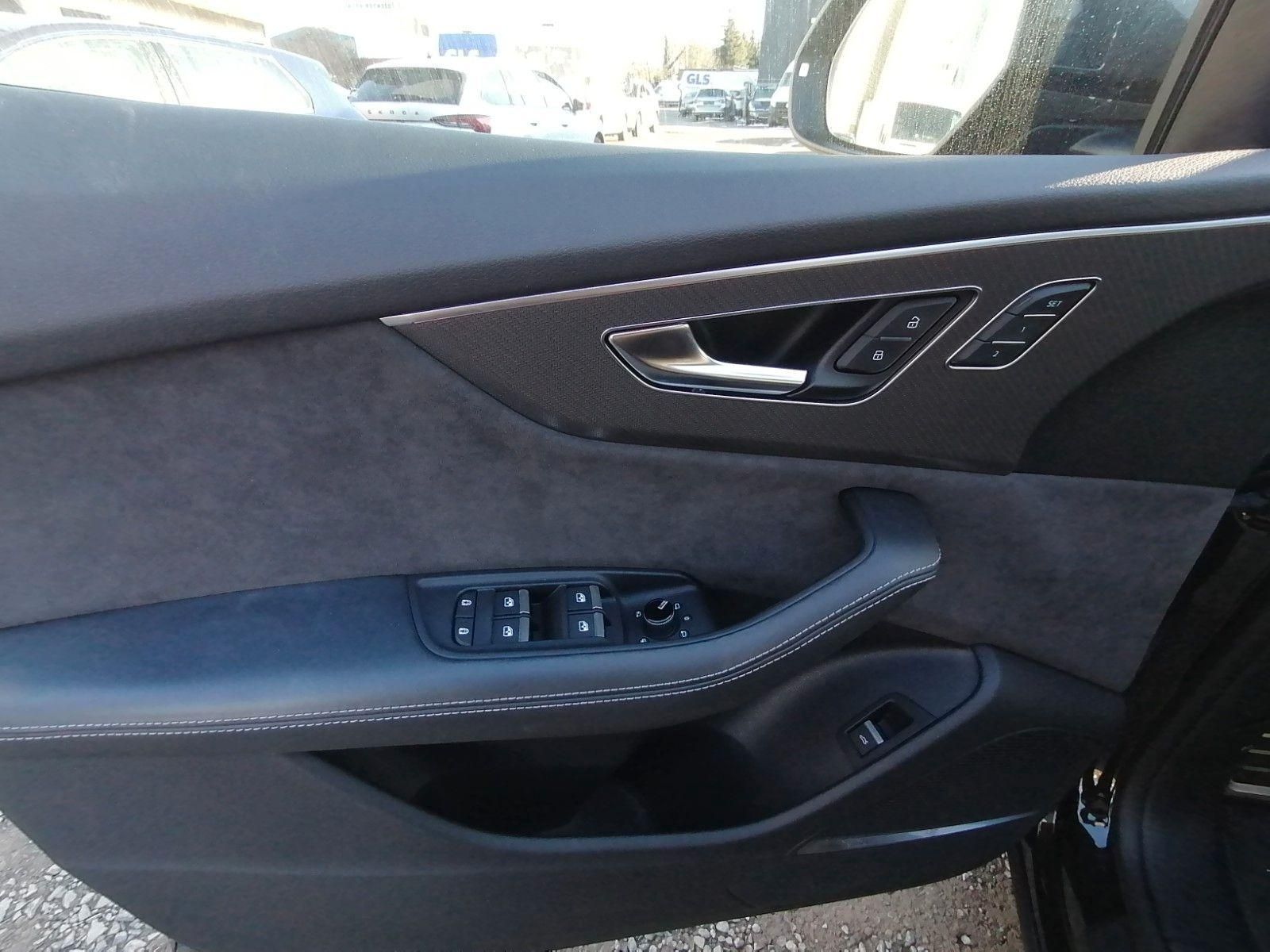 Audi RS Q8 4.0 TFSI quattro/PANO/MATRIX/STANDHZG/AHK