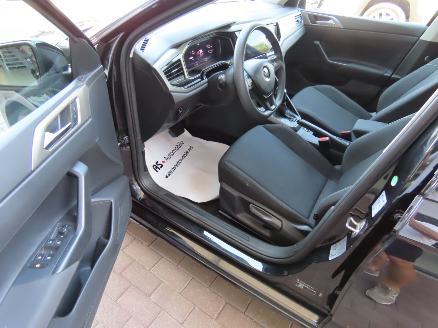 Volkswagen Polo VI 1.0 TSI - Samsaru's Car Outlet