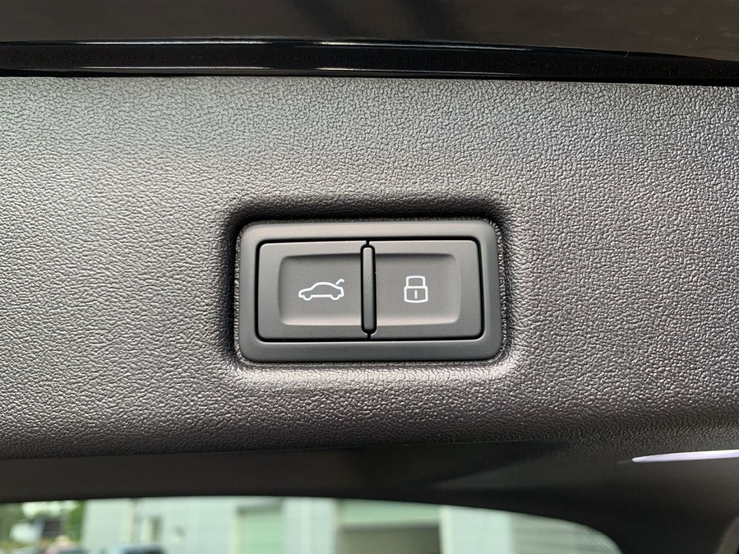 Audi Q5 TFSI quattro Stronic+edition one - Samsaru's Car Outlet