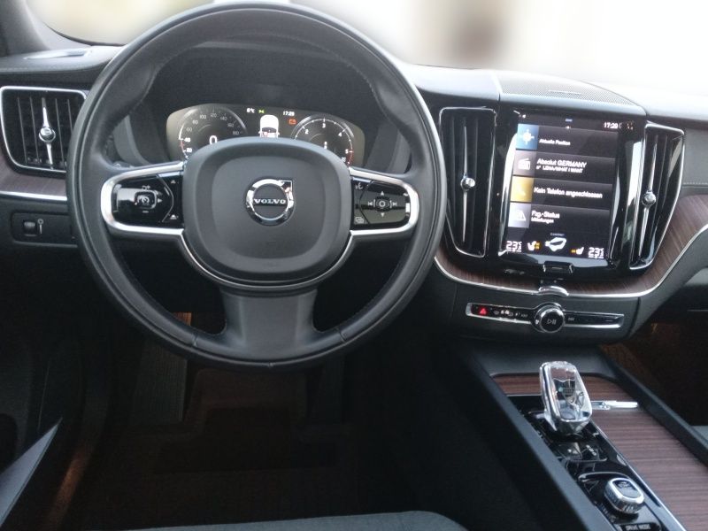 Volvo XC60 B5 Mild-Hybrid Diesel AWD Inscription - Samsaru's Car Outlet