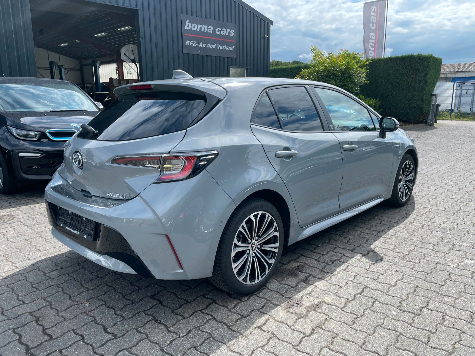 Toyota Corolla Hybrid - Samsaru's Car Outlet