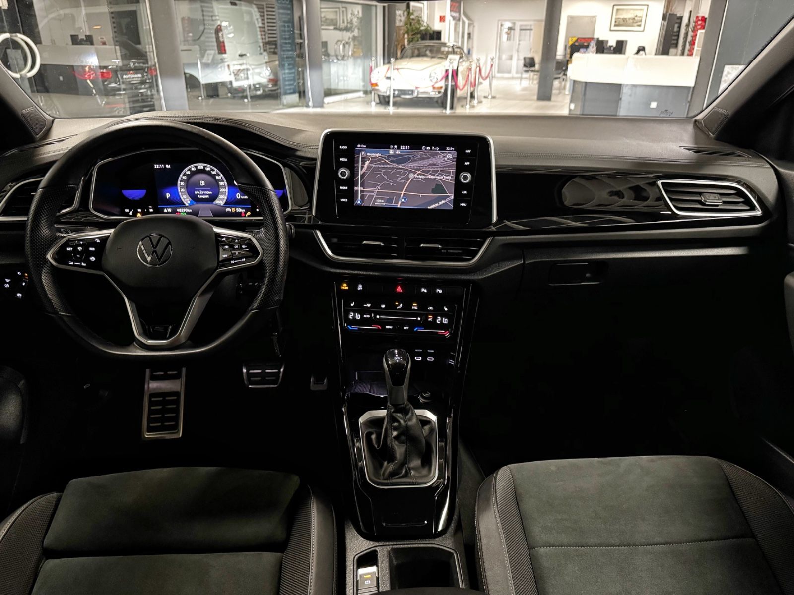 Volkswagen T-ROC 2.0TDI R-Line - Samsaru's Car Outlet