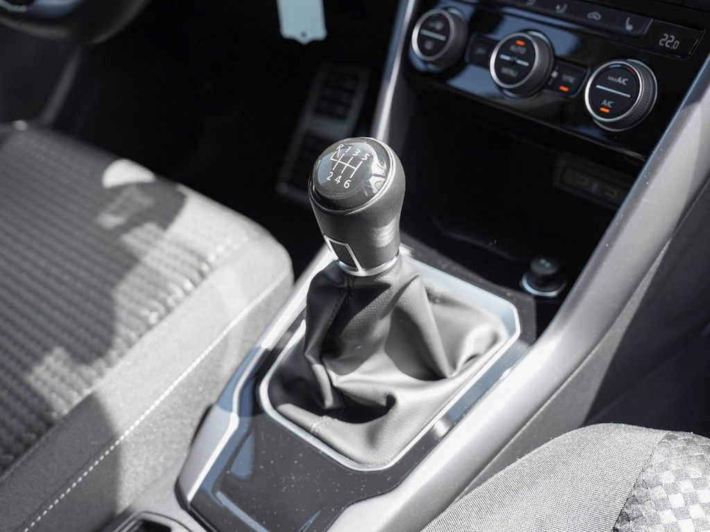 Volkswagen T-Roc 1.5 TSI Active - Samsaru's Car Outlet