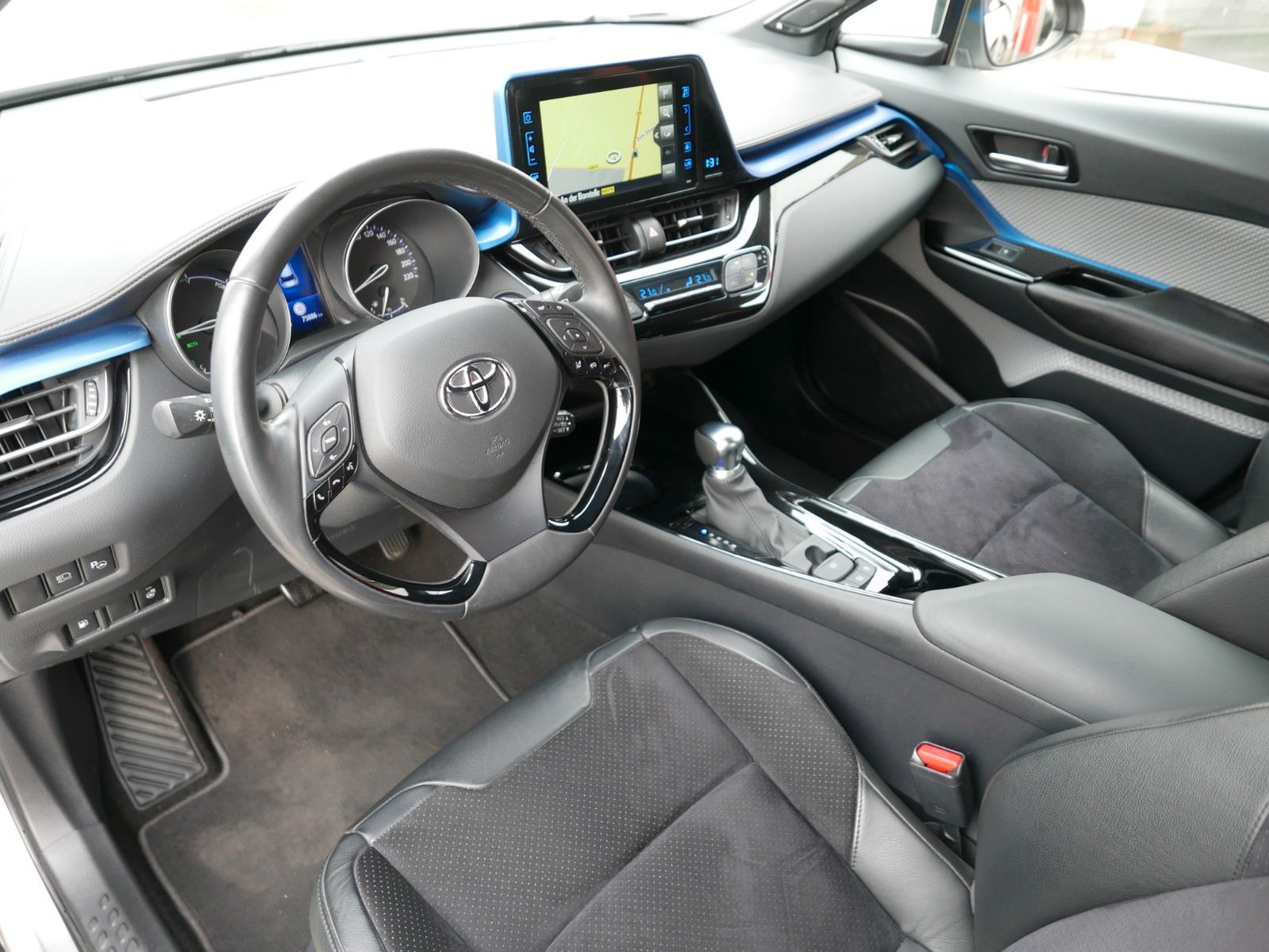 Toyota C-HR Hybrid Style Selection - Samsaru's Car Outlet