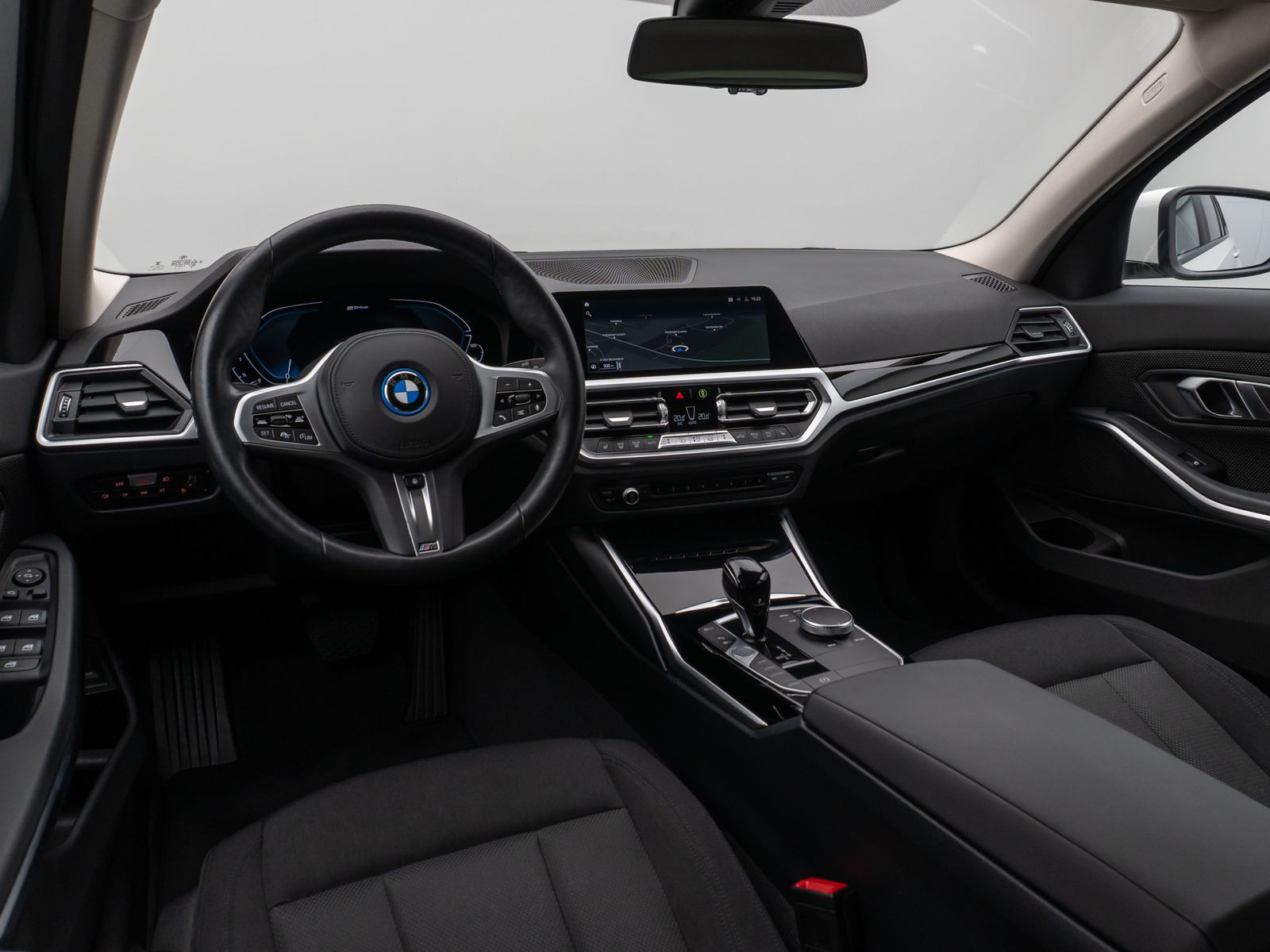 BMW 330e - Samsaru's Car Outlet