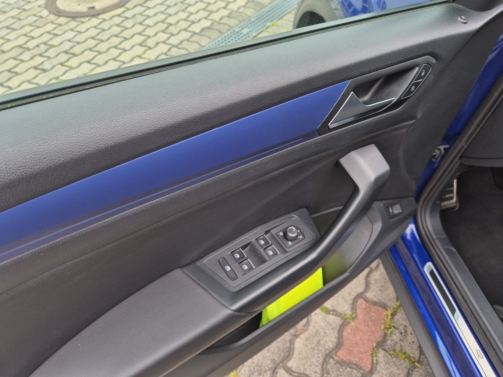 Volkswagen T-Roc R DSG 4M - Samsaru's Car Outlet