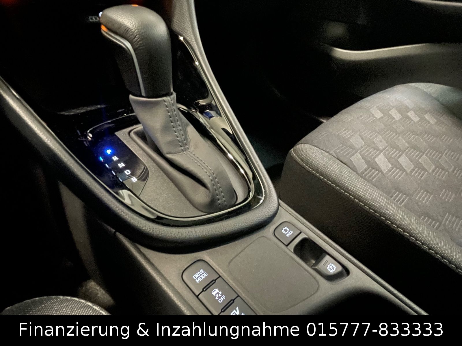 Toyota Yaris Hybrid Style LED Navi Apple ACC Kamera