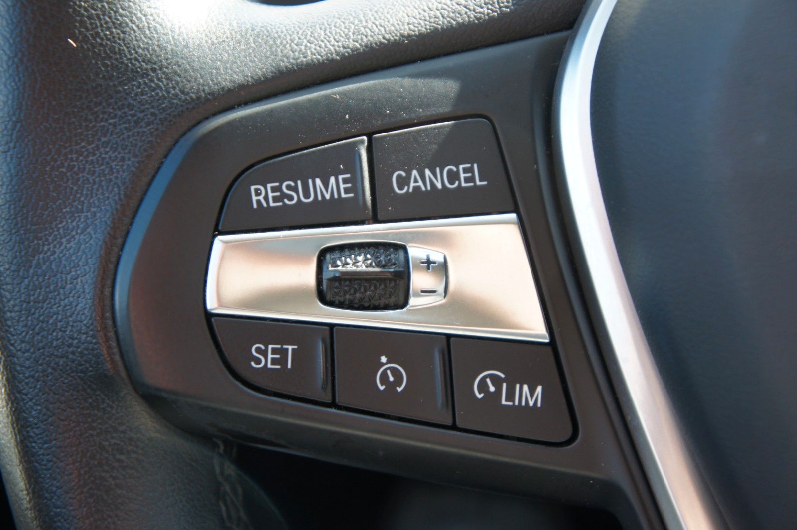 BMW 320d xDrive Advantage - Samsaru's Car Outlet