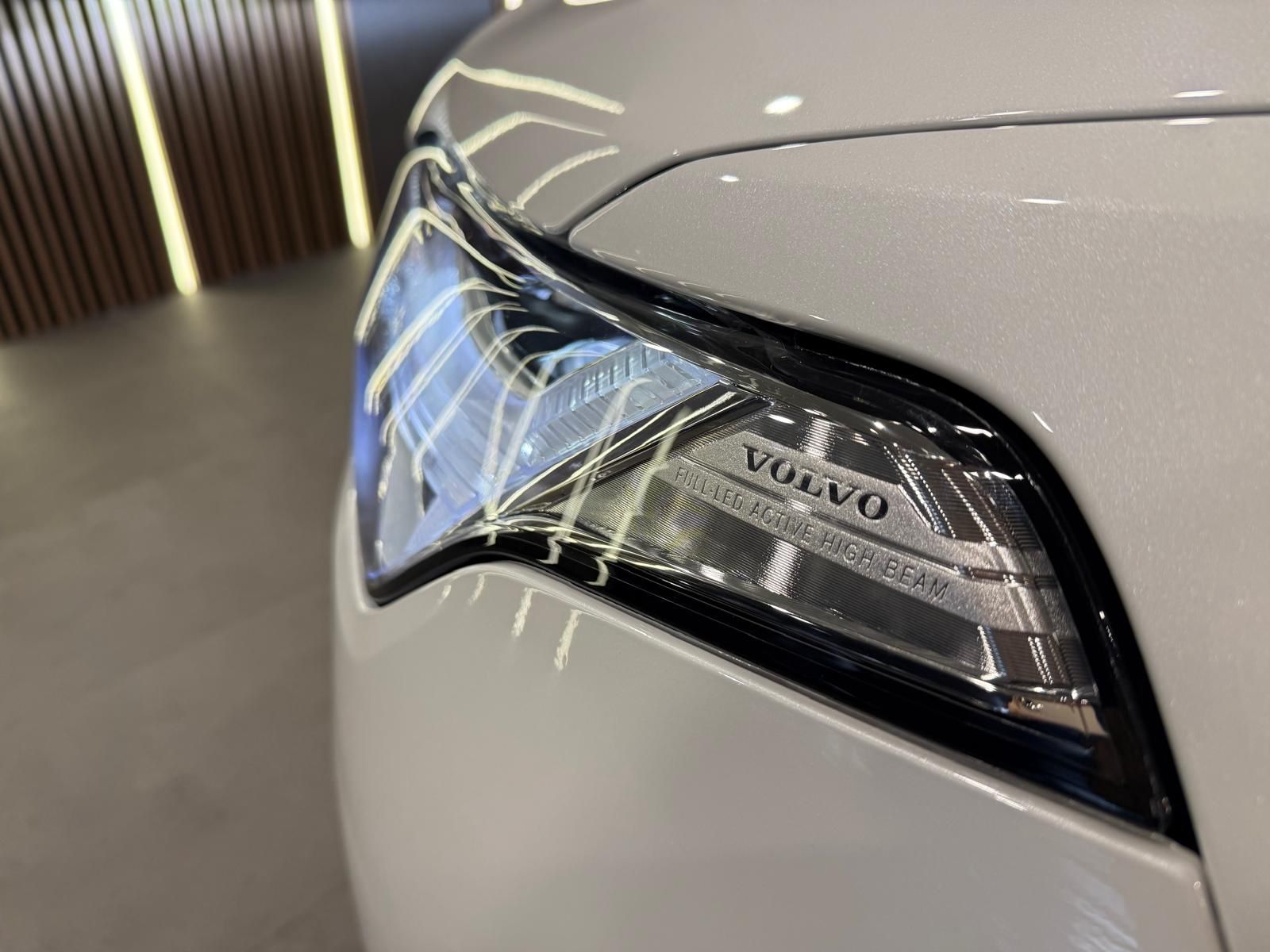 Volvo XC90 Ultra Dark Recharge*LED*RFK360°*7SITZER*