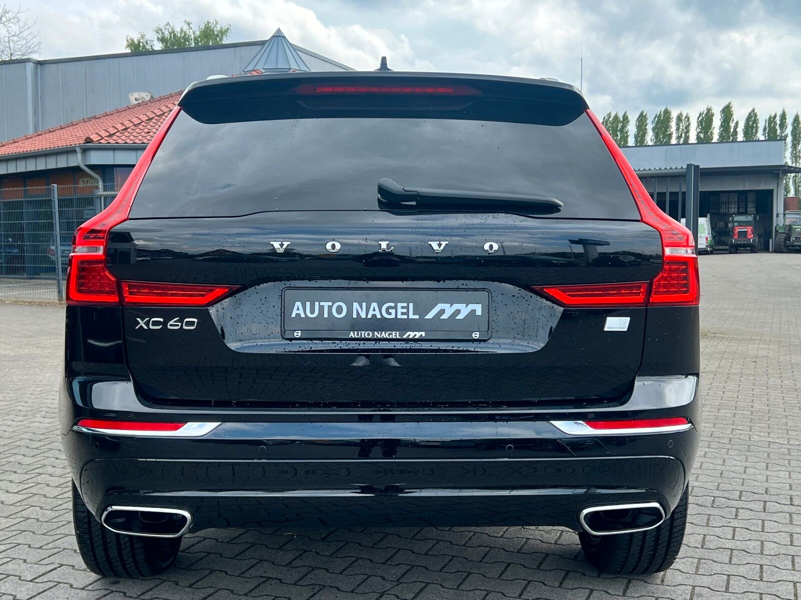 Volvo XC60 T8 AWD Inscription AHK|HEAD-UP|B&W|PANO|