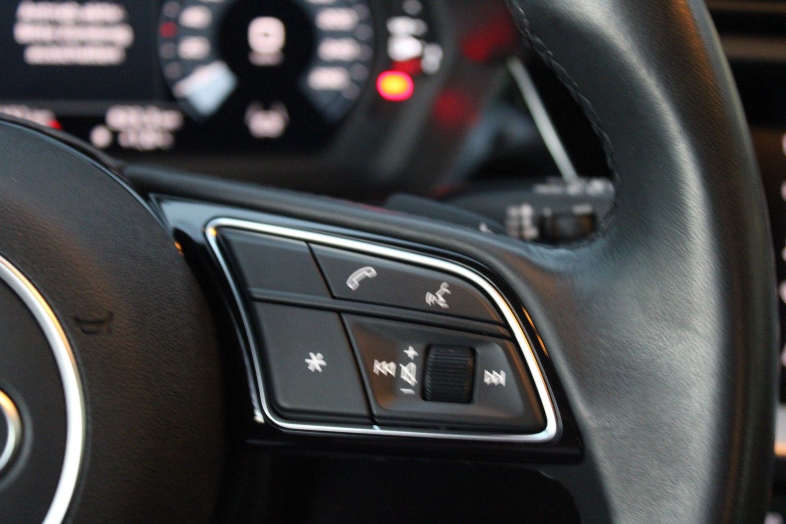 Audi A3 Sportback 35 TFSI advanced - Samsaru's Car Outlet