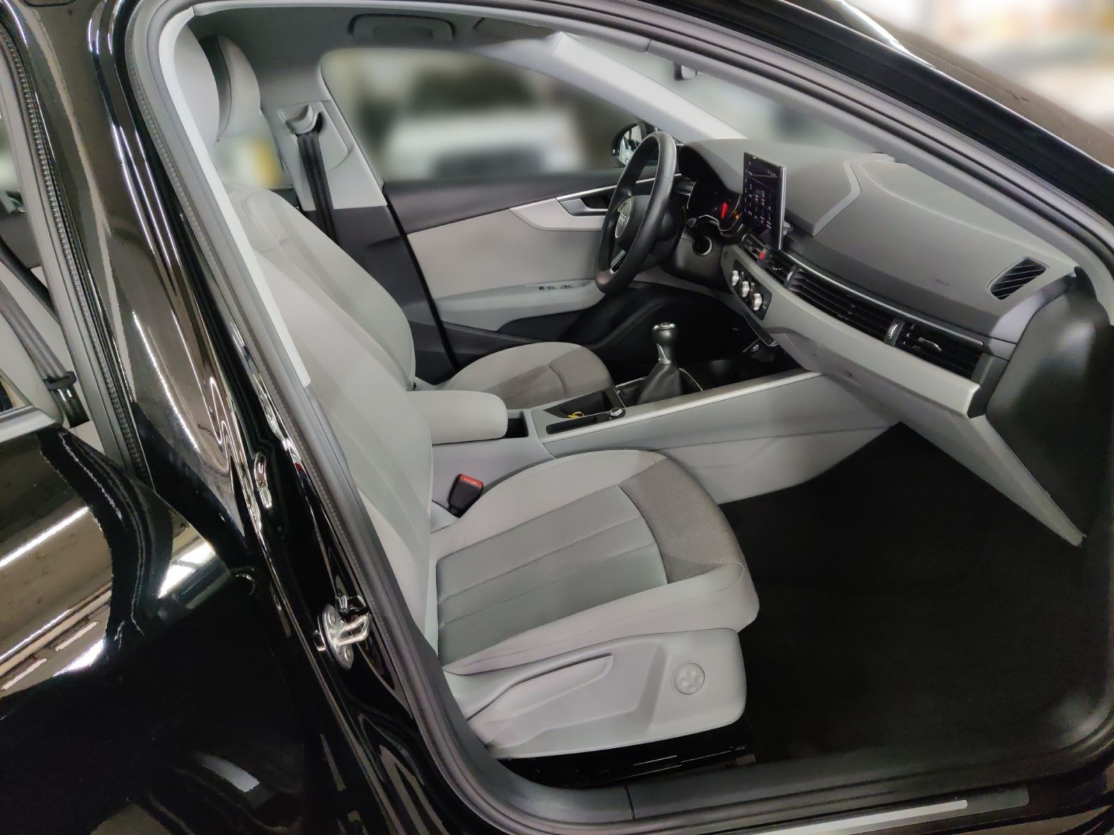 Audi A4 Avant 35 TFSI Business - Samsaru's Car Outlet