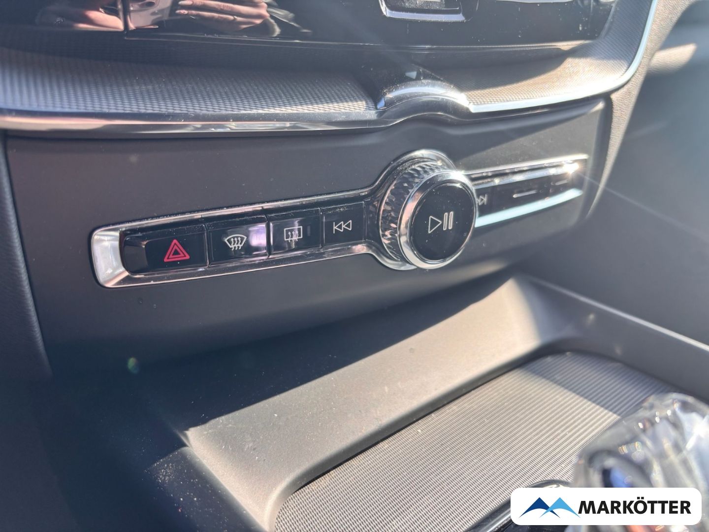 Volvo XC60 B4 Plus Dark 21''/ACC/BLIS/H&K/CAM/SHZ/FSH