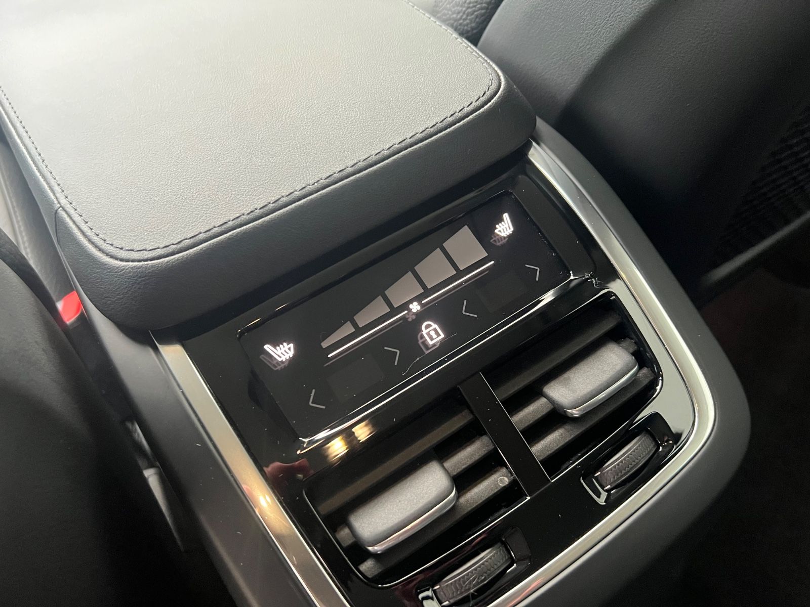 Volvo XC90 Recharge T8 AWD Plus Dark Autom. GARANTIE