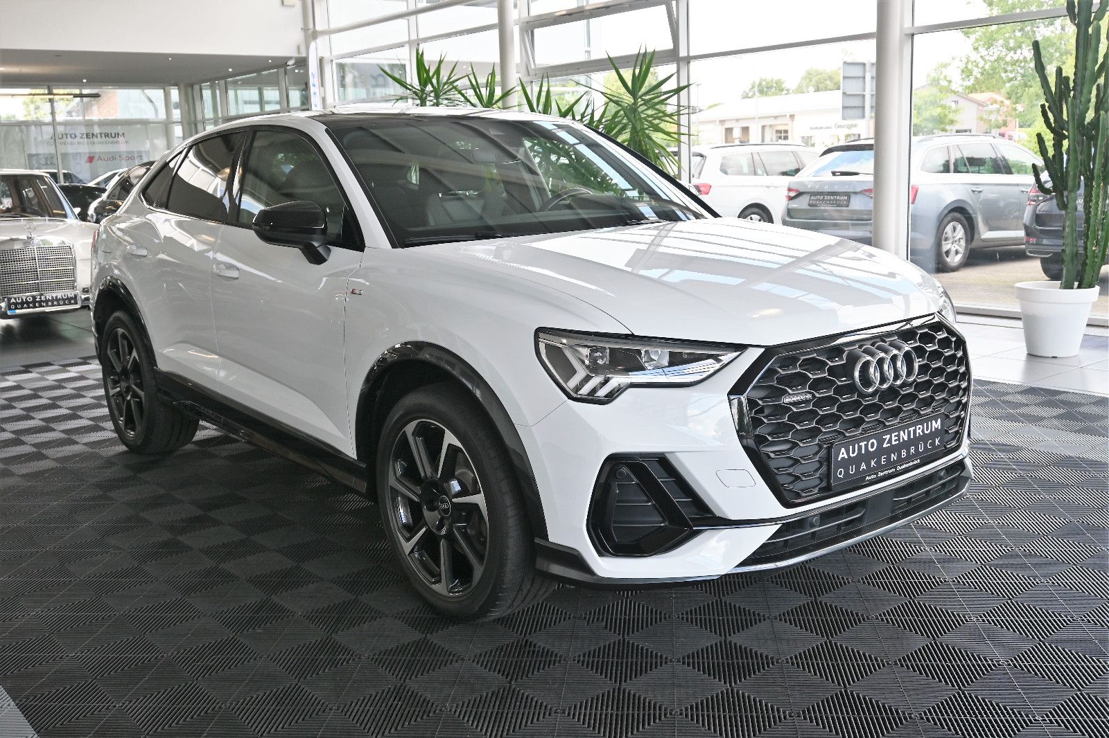 Audi Q3 SB 40 TFSI qu S-Line - Samsaru's Car Outlet