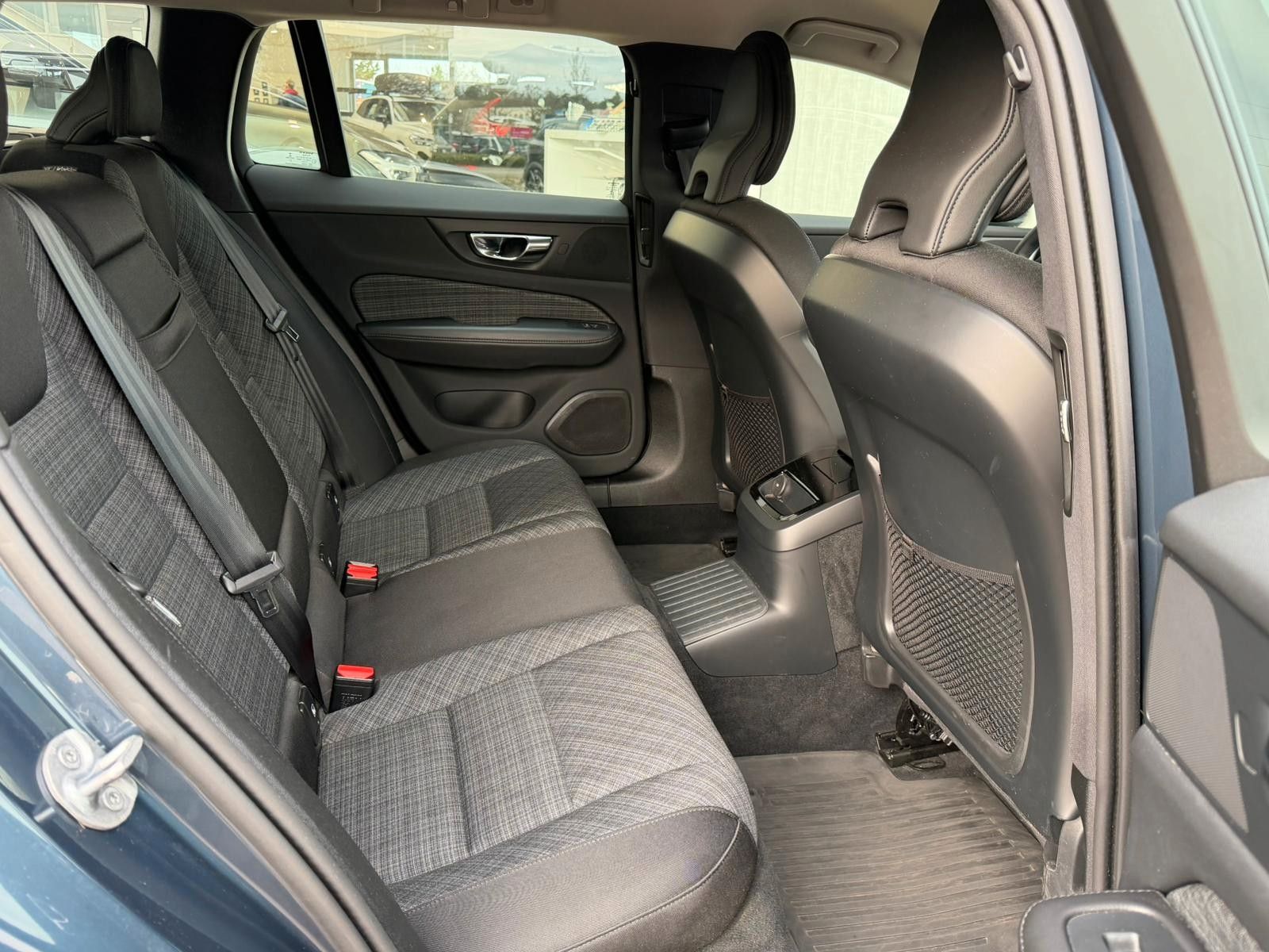 Volvo V60 T6 AWD Recharge Core Auto