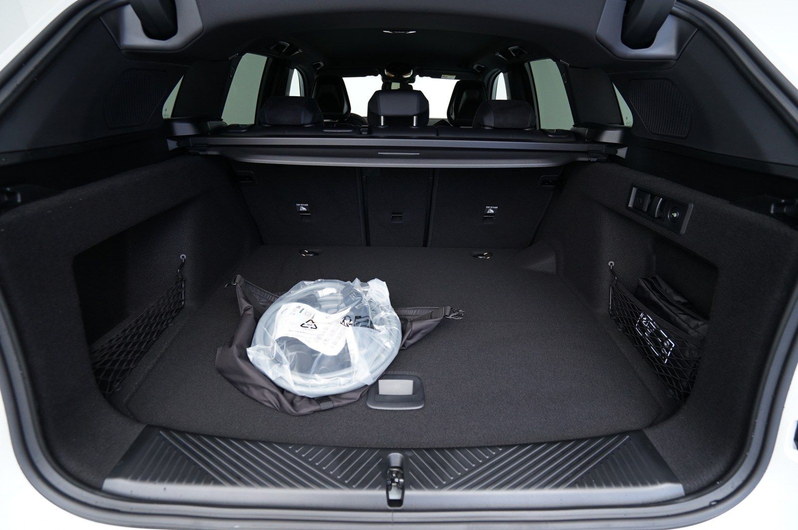 BMW X3 30e xDrive (M-Sport Navi LED AHK H/K Shz PDC)