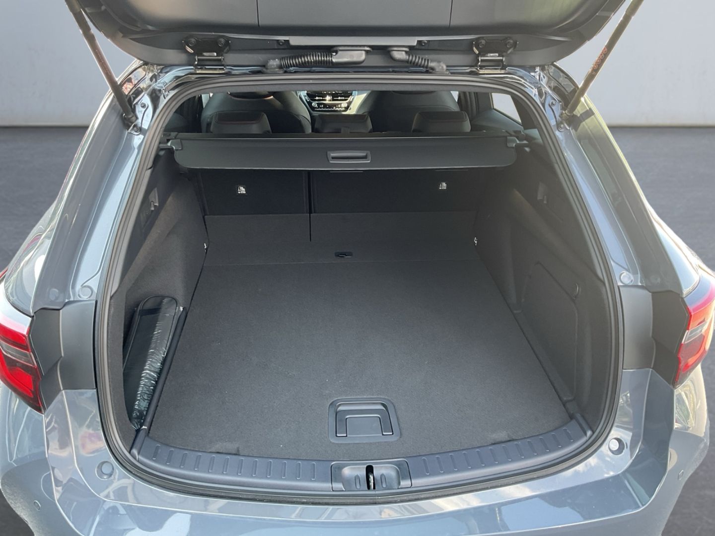 Toyota Corolla 2.0 Hybrid TS GR Sport LED Kamera SHZ DA