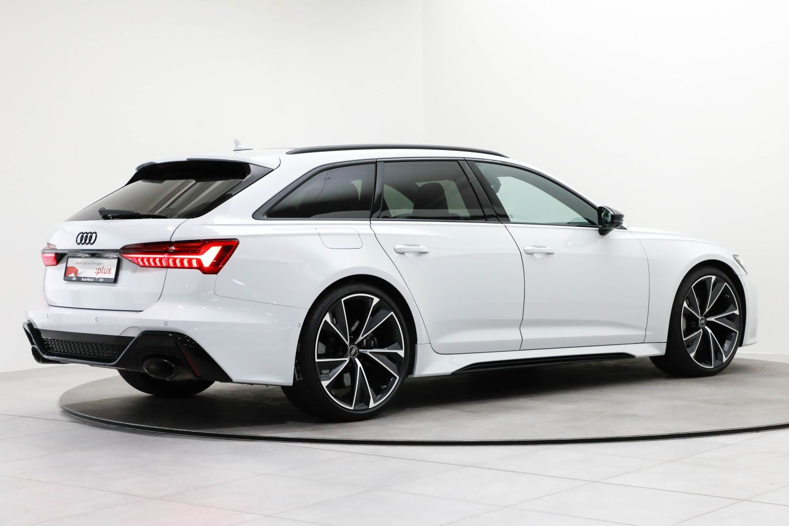Audi RS 6 Avant AHK Matrix HUD Keramik Pano 305km/h