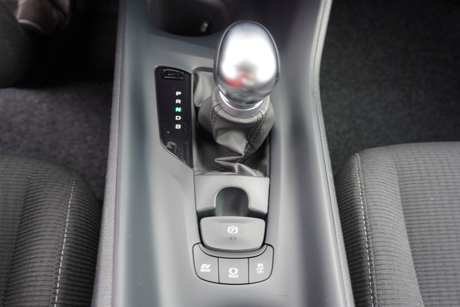 Toyota C-HR 1.8 Hybrid Flow - Samsaru's Car Outlet