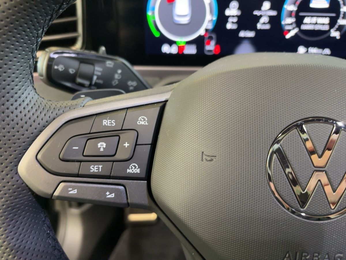 Volkswagen Passat Variant R-Line 1,5 eHybrid DSG AHZV PANO