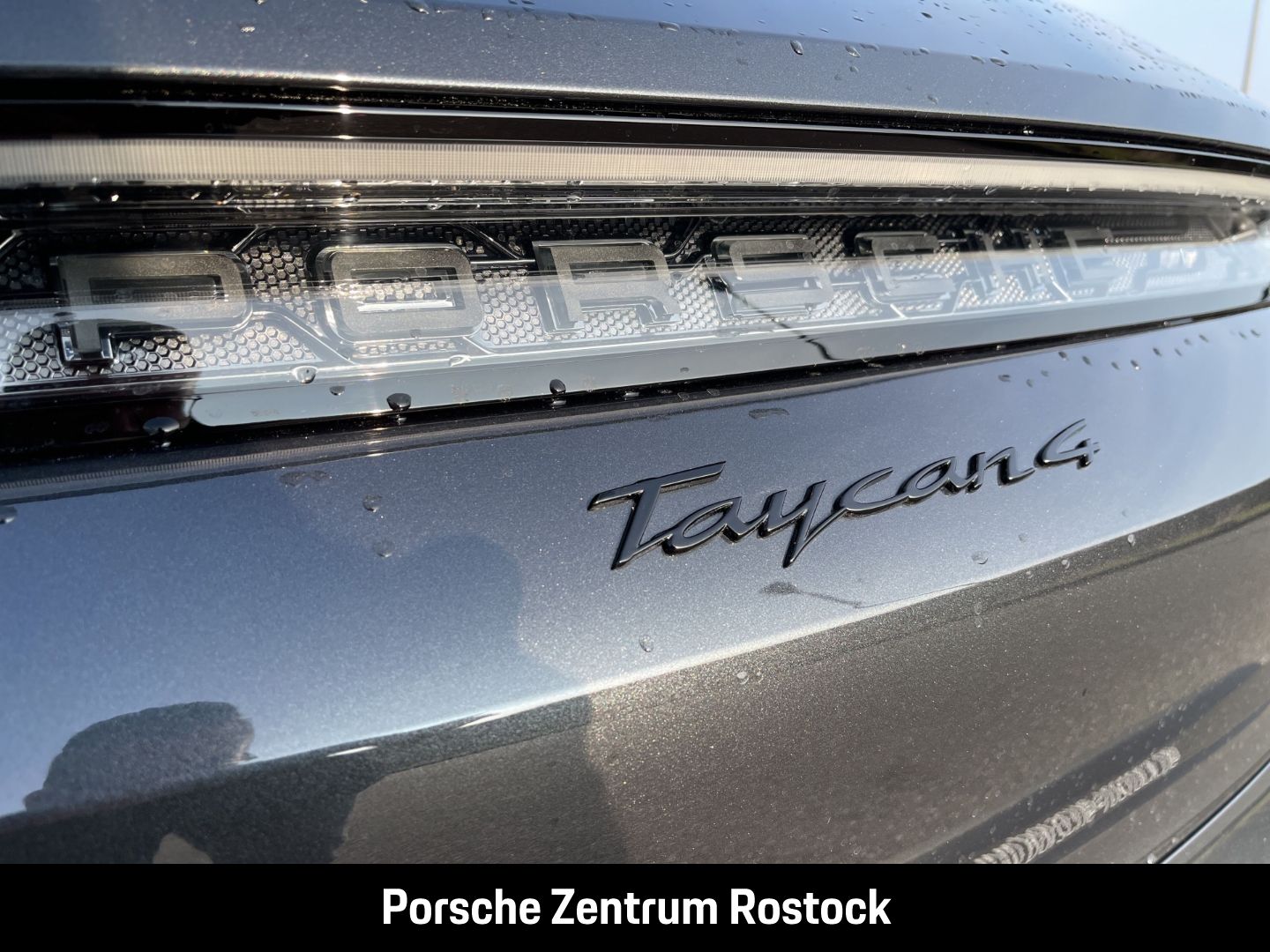 Porsche Taycan 4 Cross Turismo InnoDrive LED-Matrix