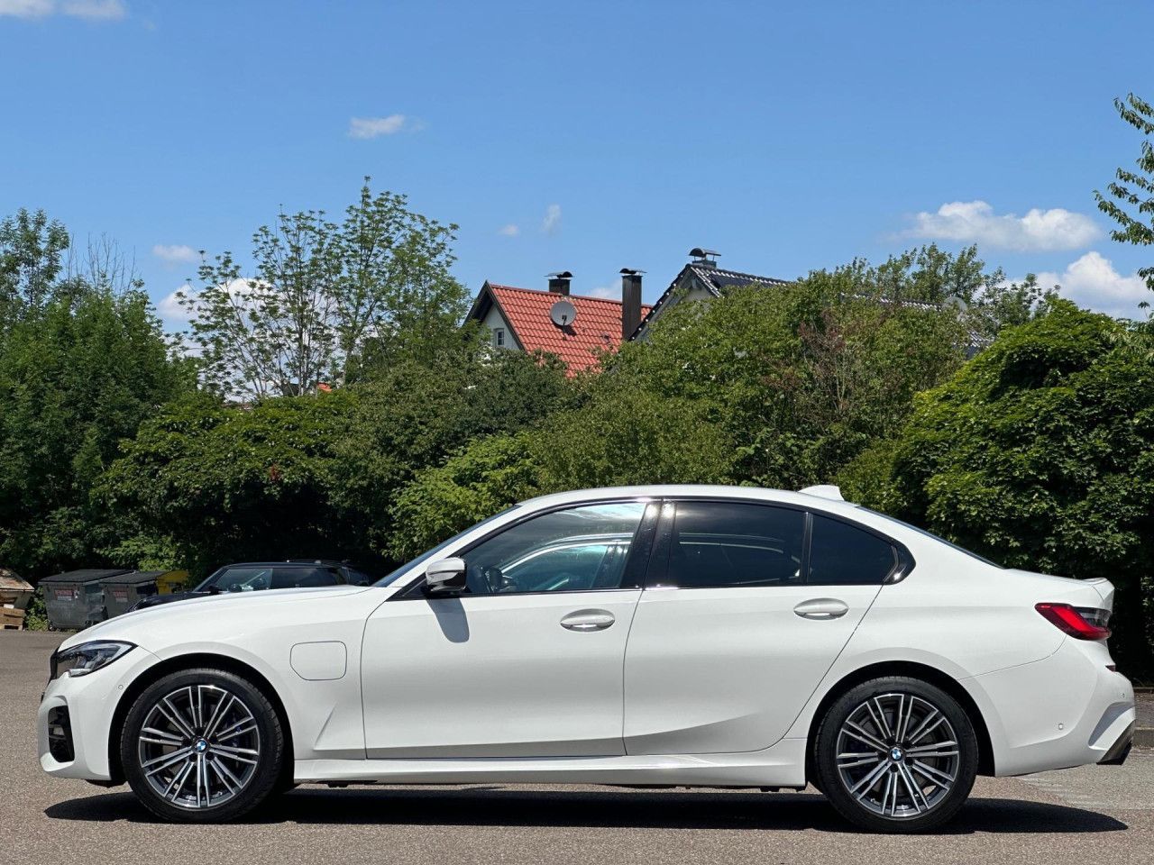 BMW 330e M Sport - Samsaru's Car Outlet