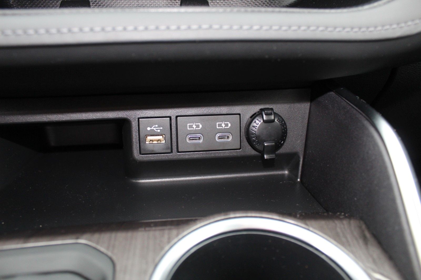 Toyota Highlander Hybrid Luxury*7-Sitzer*PANO*1.Hd.*ACC