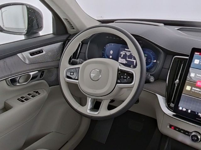 Volvo XC90 Ultra Dark T8 22''LM Luftf. Pano AHK B&W Ak