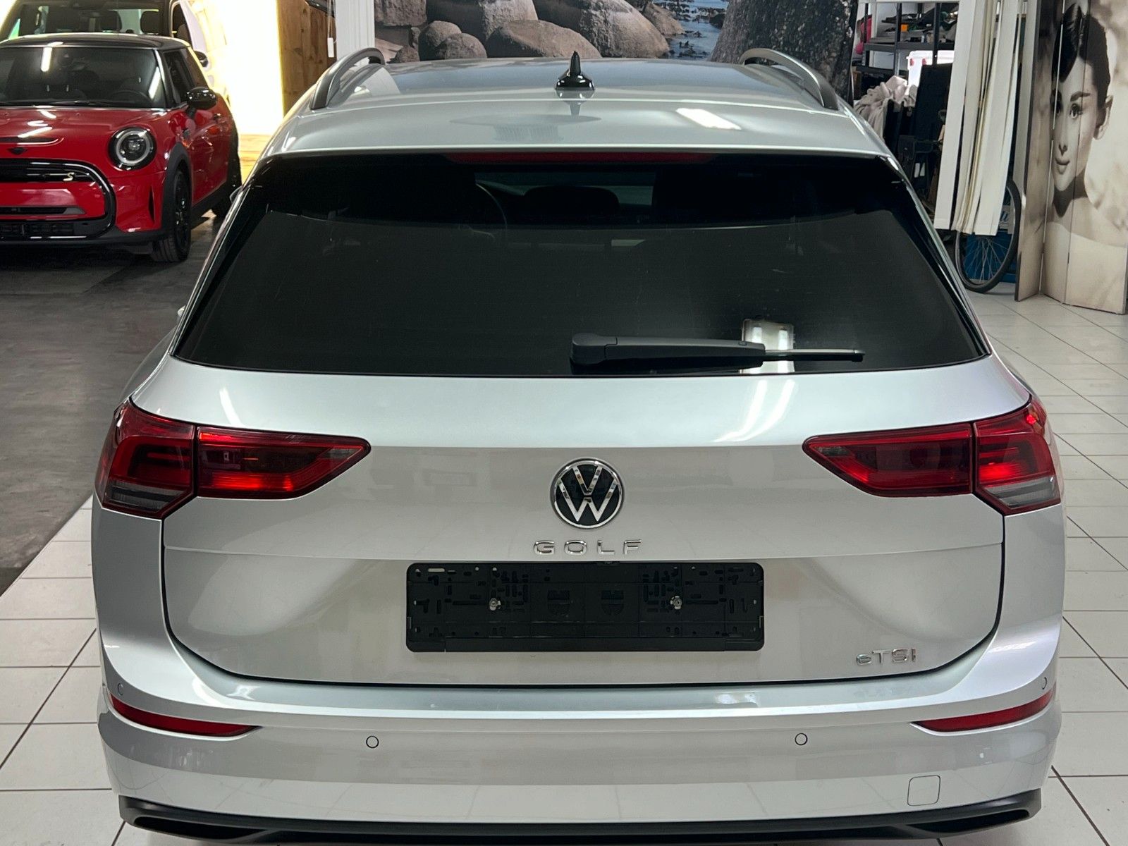 Volkswagen Golf VIII Variant Life eTSI - Samsaru's Car Outlet