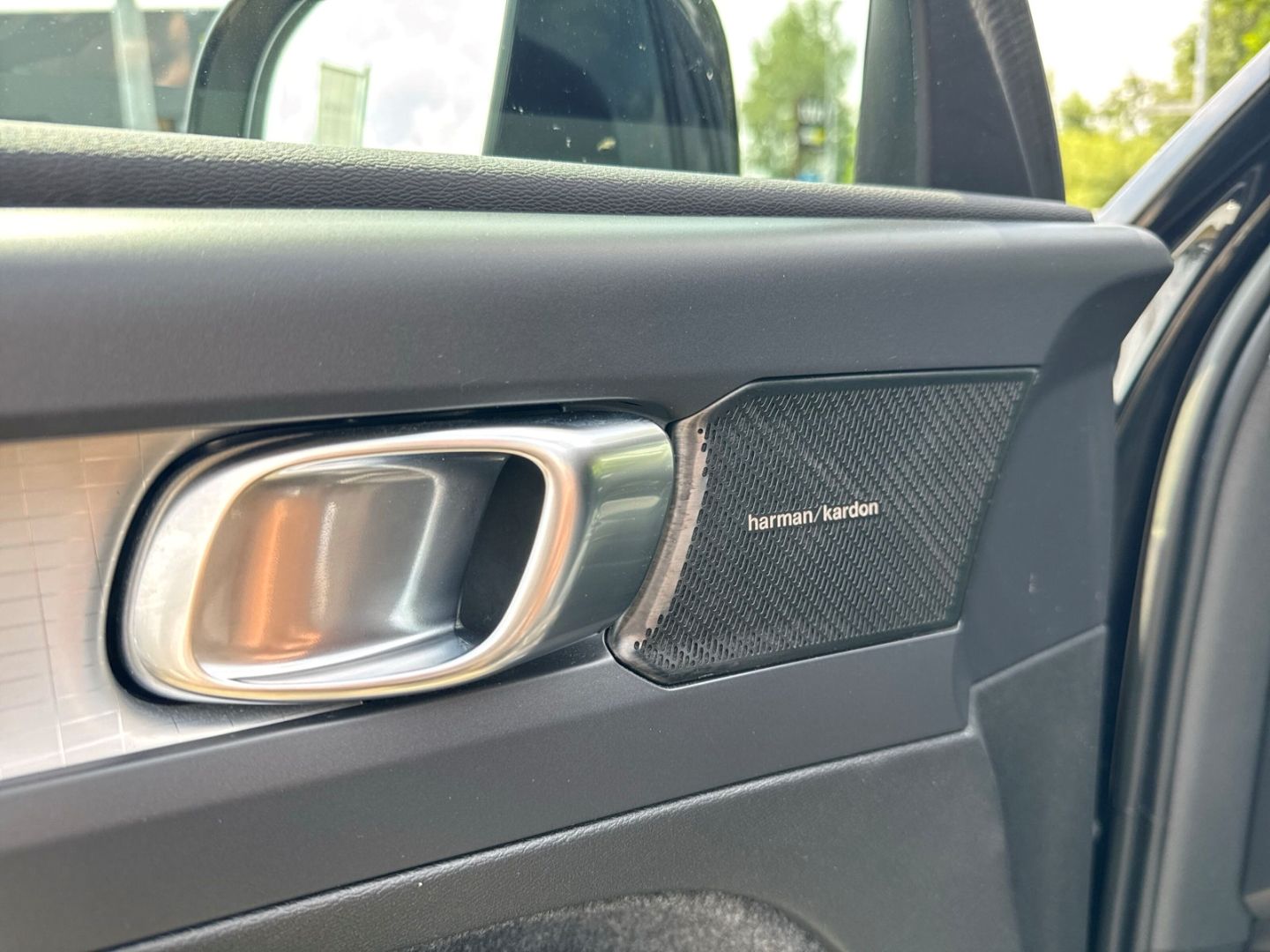 Volvo XC40 Momentum Pro 2WD T3 - Samsaru's Car Outlet