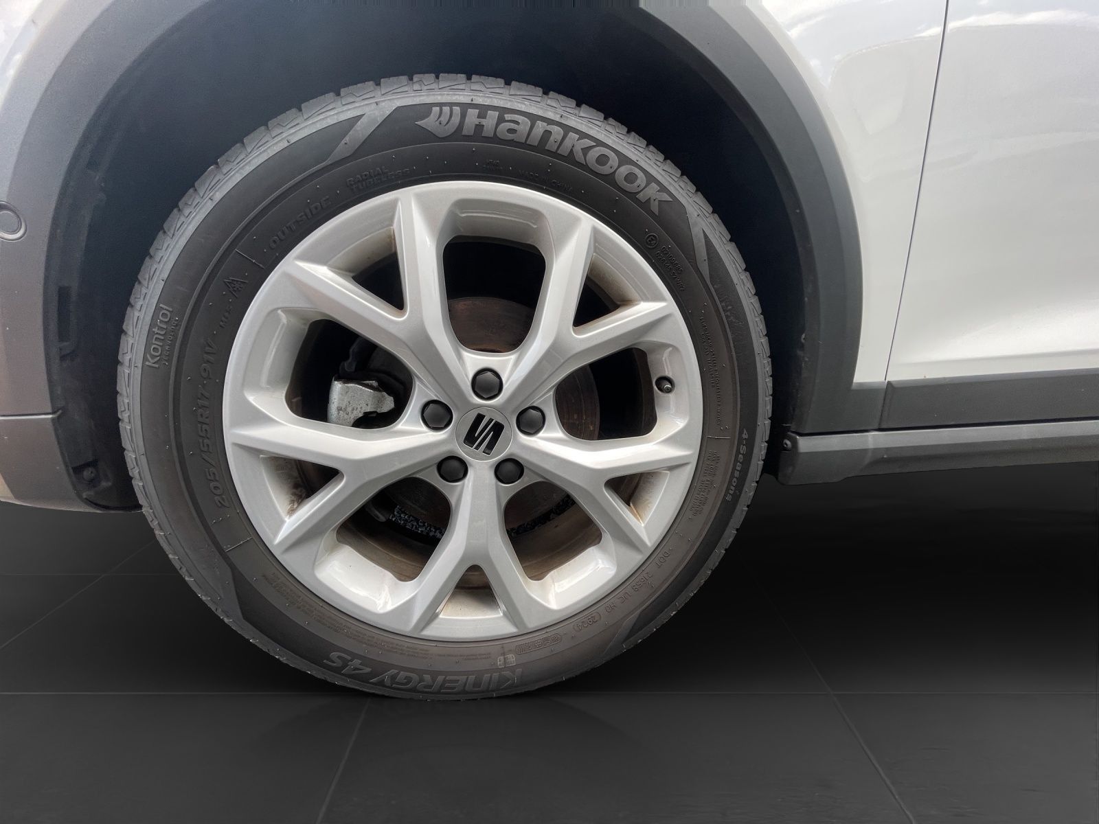 Seat Arona 1.5 TSI DSG FR NAVI AHK ACC PARKL SH GJR