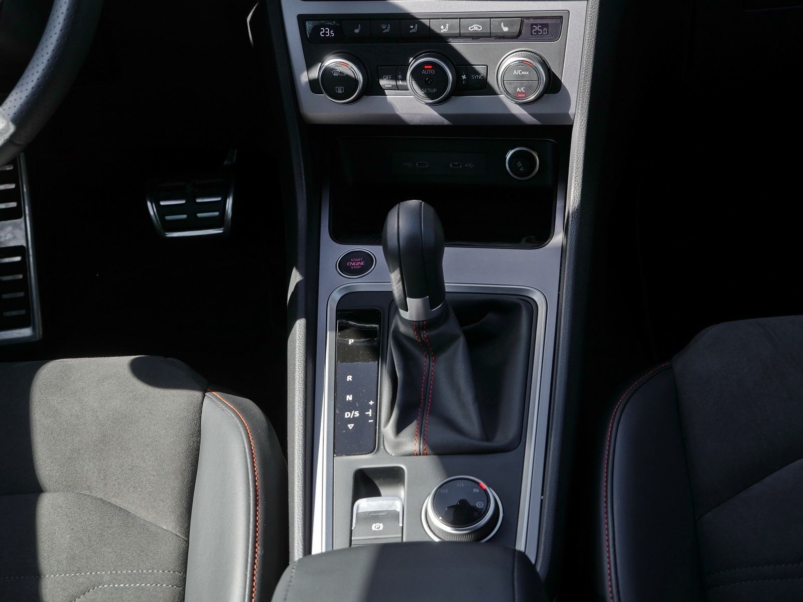 Seat Ateca FR 2.0 TDI RFK*AHK*LED*ACC
