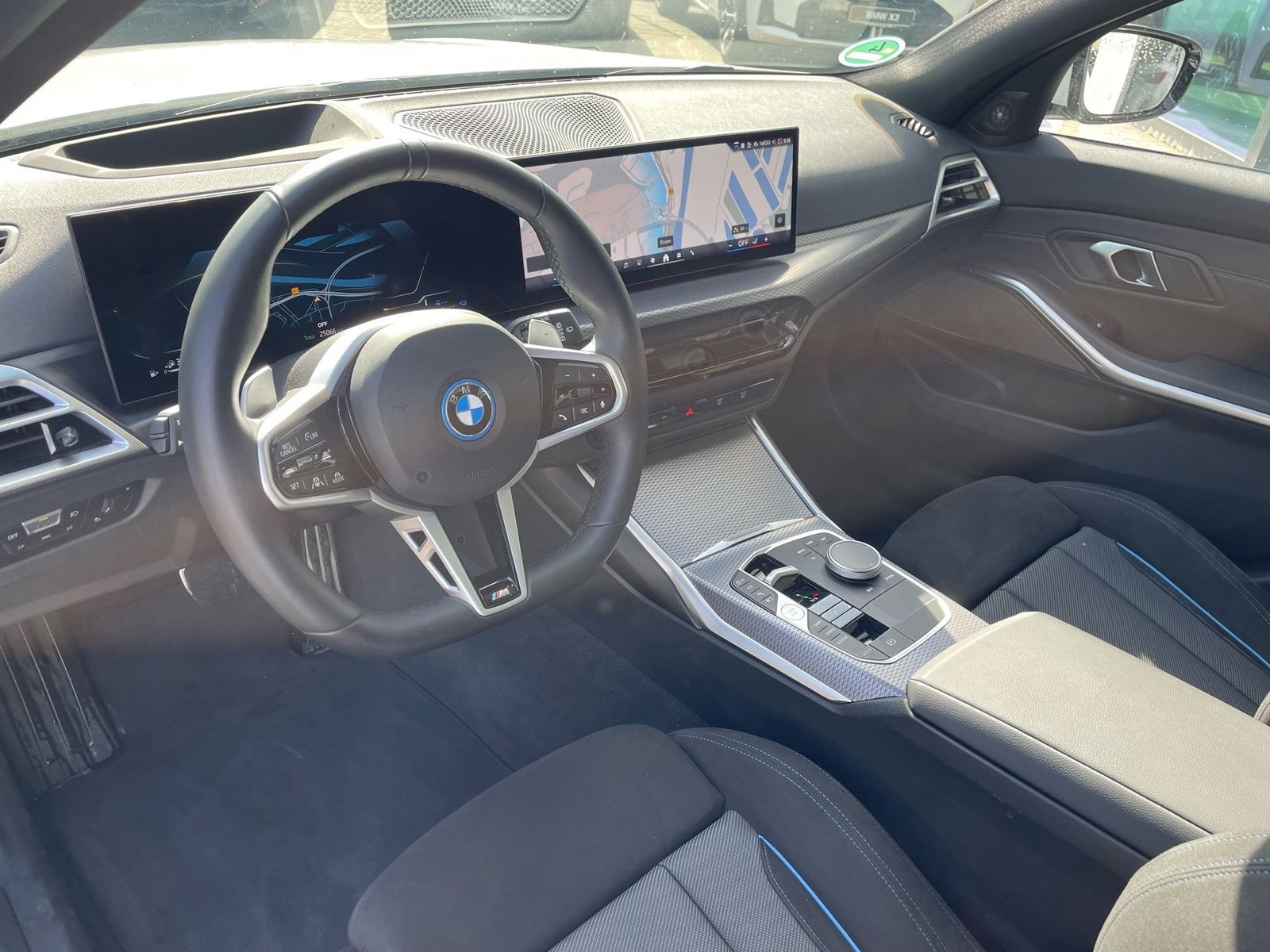 BMW 330e xDrive Tour M Sport || AHK Pano ACC 360 H&K