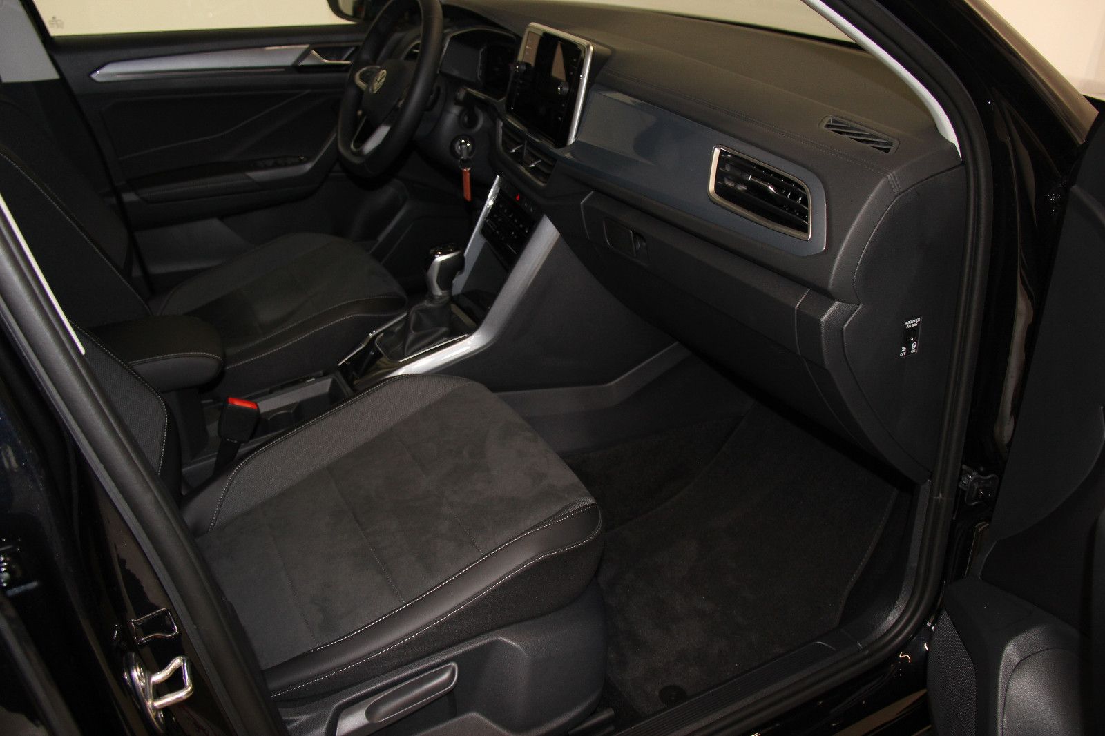 Volkswagen T-Roc Style 1.5 TSI DSG - Samsaru's Car Outlet