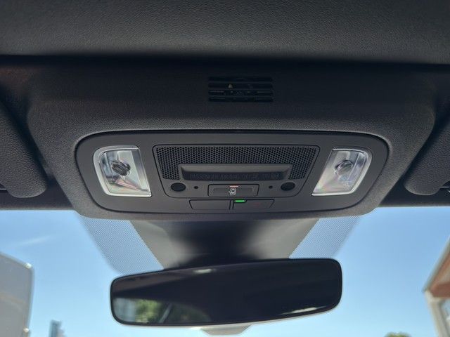 Volkswagen T-Roc 1.5 TSI DSG R-Line - Samsaru's Car Outlet