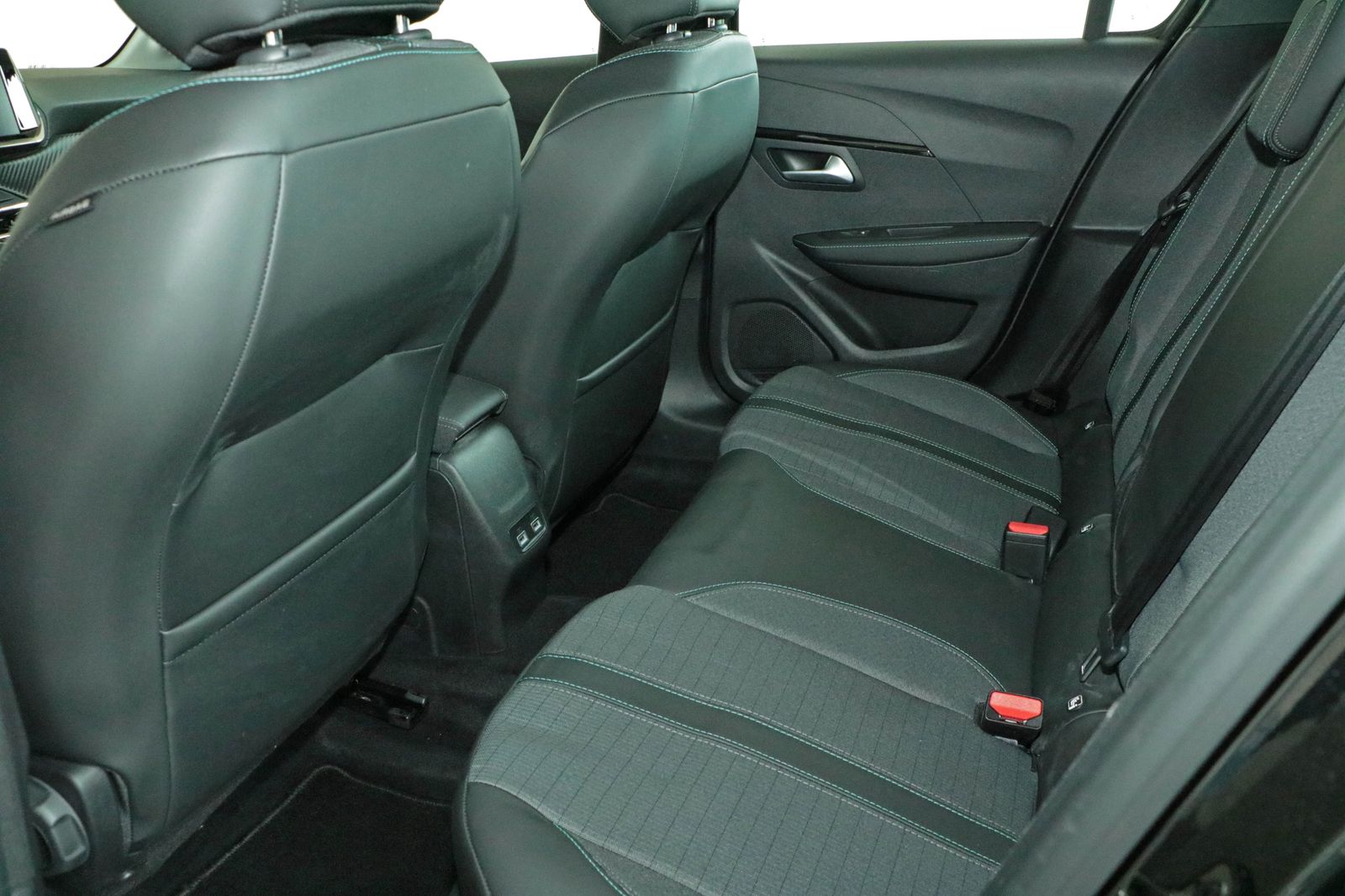 Peugeot E-208 e-Allure - Samsaru's Car Outlet