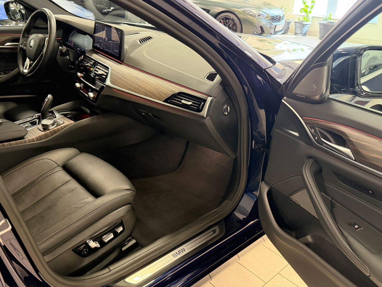 BMW 530dxD/HUD/Laser/P+DrivAsPro/360°/St&Go/StandHz
