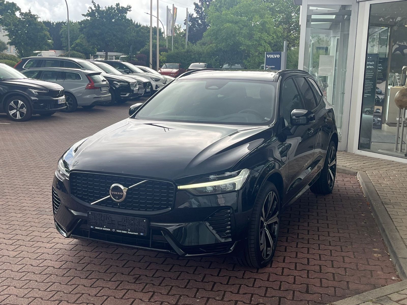 Volvo XC60 T6 AWD Recharge Plus Dark - Samsaru's Car Outlet