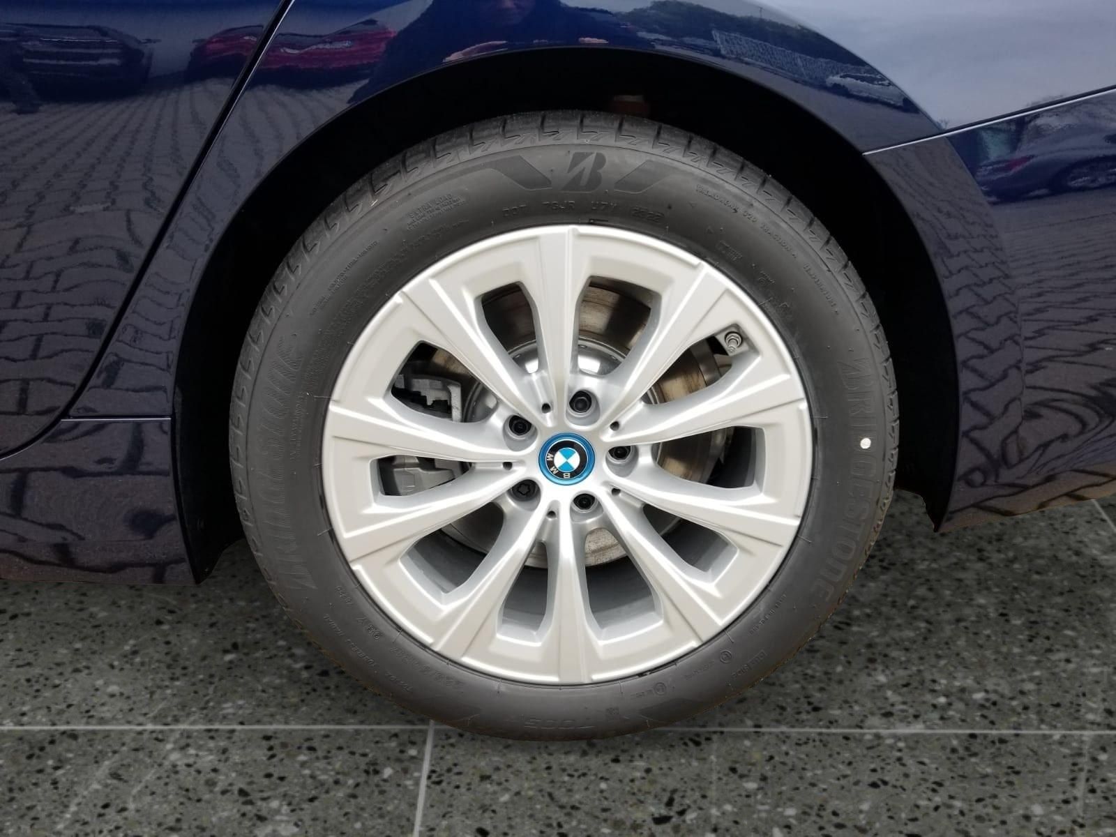BMW 330e xDrive Touring Advantage - Samsaru's Car Outlet