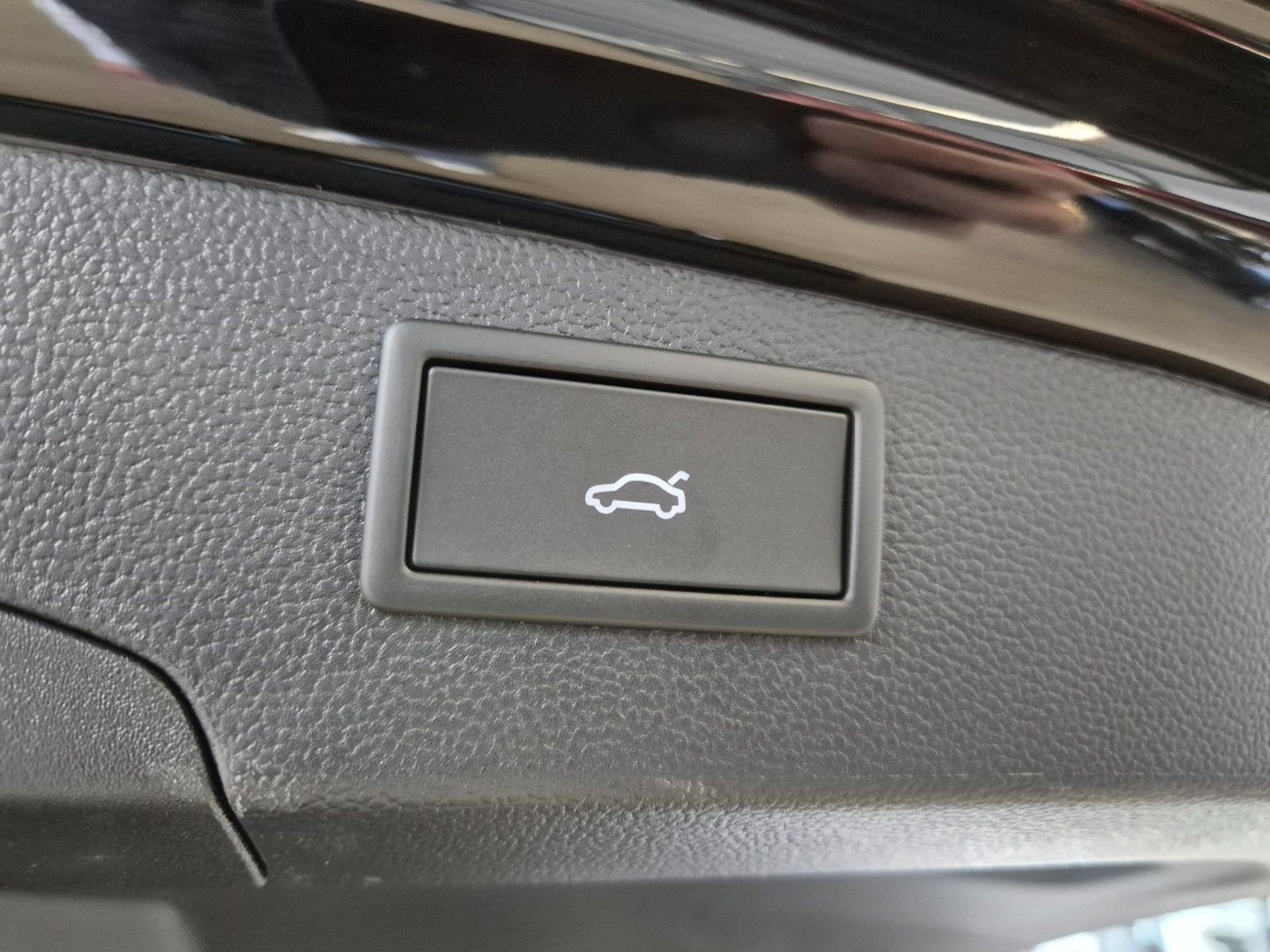 Volkswagen PASSAT VARIANT 2.0 TSI 4M R-LINE IQ PANO HUD AHK