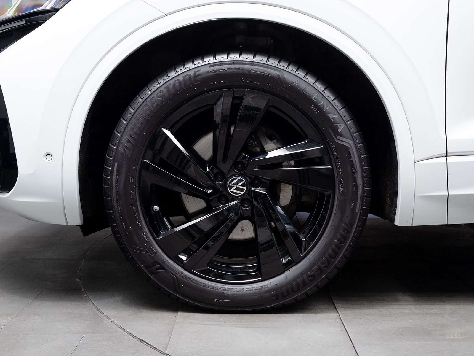 Volkswagen Touareg R-Line - Samsaru's Car Outlet