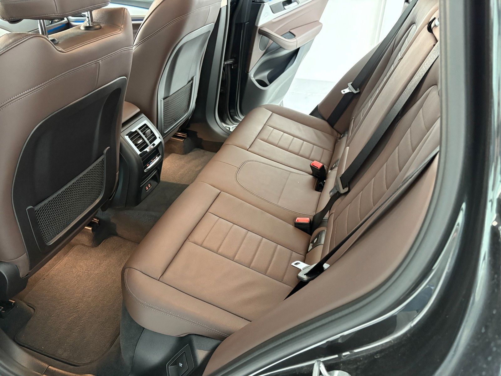 BMW X3 xDrive 30 e Luxury Line - Samsaru's Car Outlet