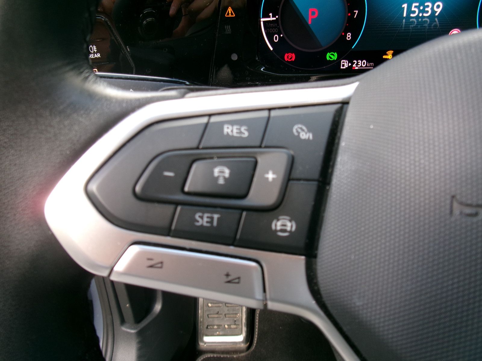 Volkswagen Golf VIII 1.0 eTSI Move - Samsaru's Car Outlet