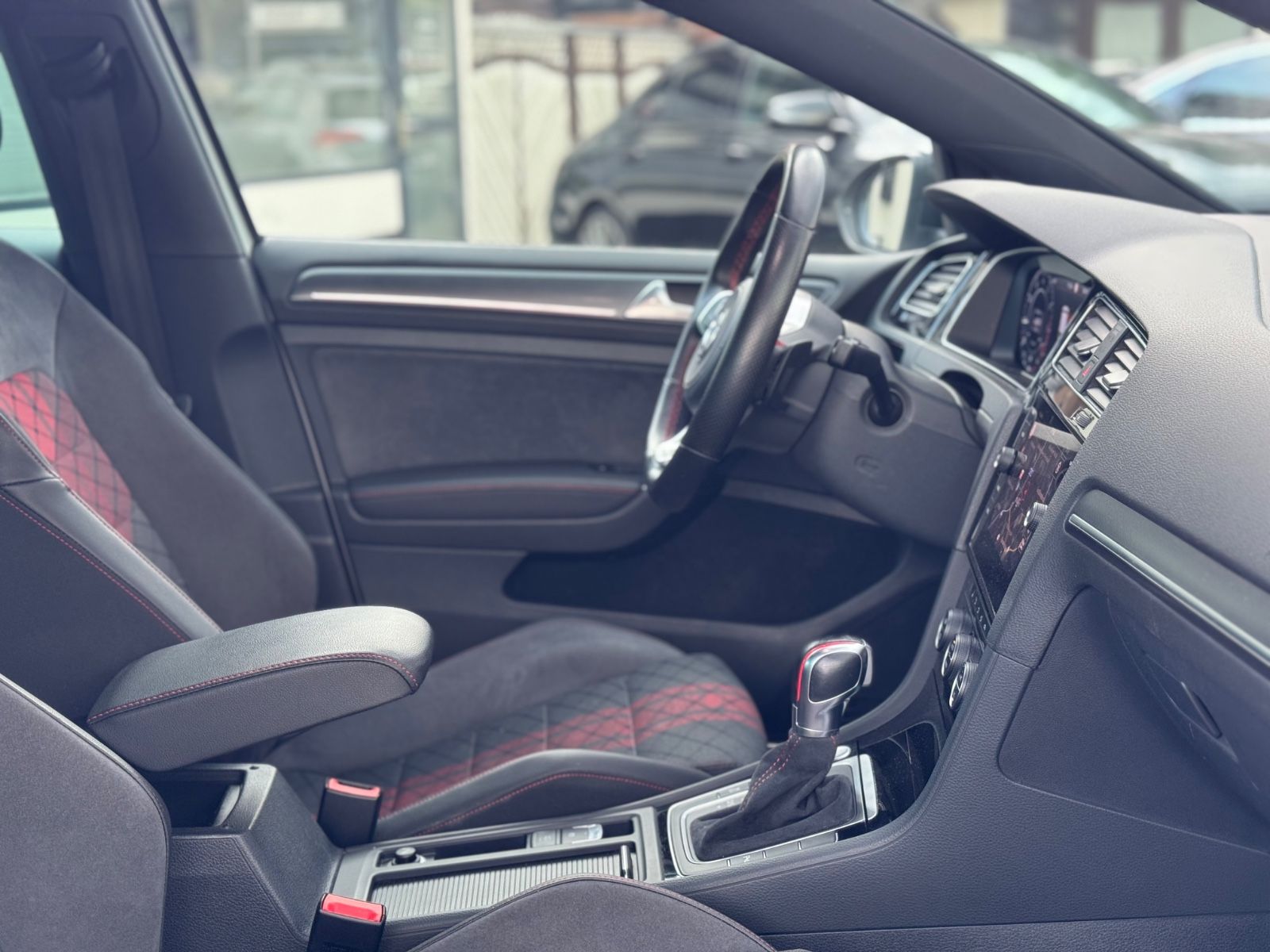 Volkswagen Golf VII GTI TCR - Samsaru's Car Outlet