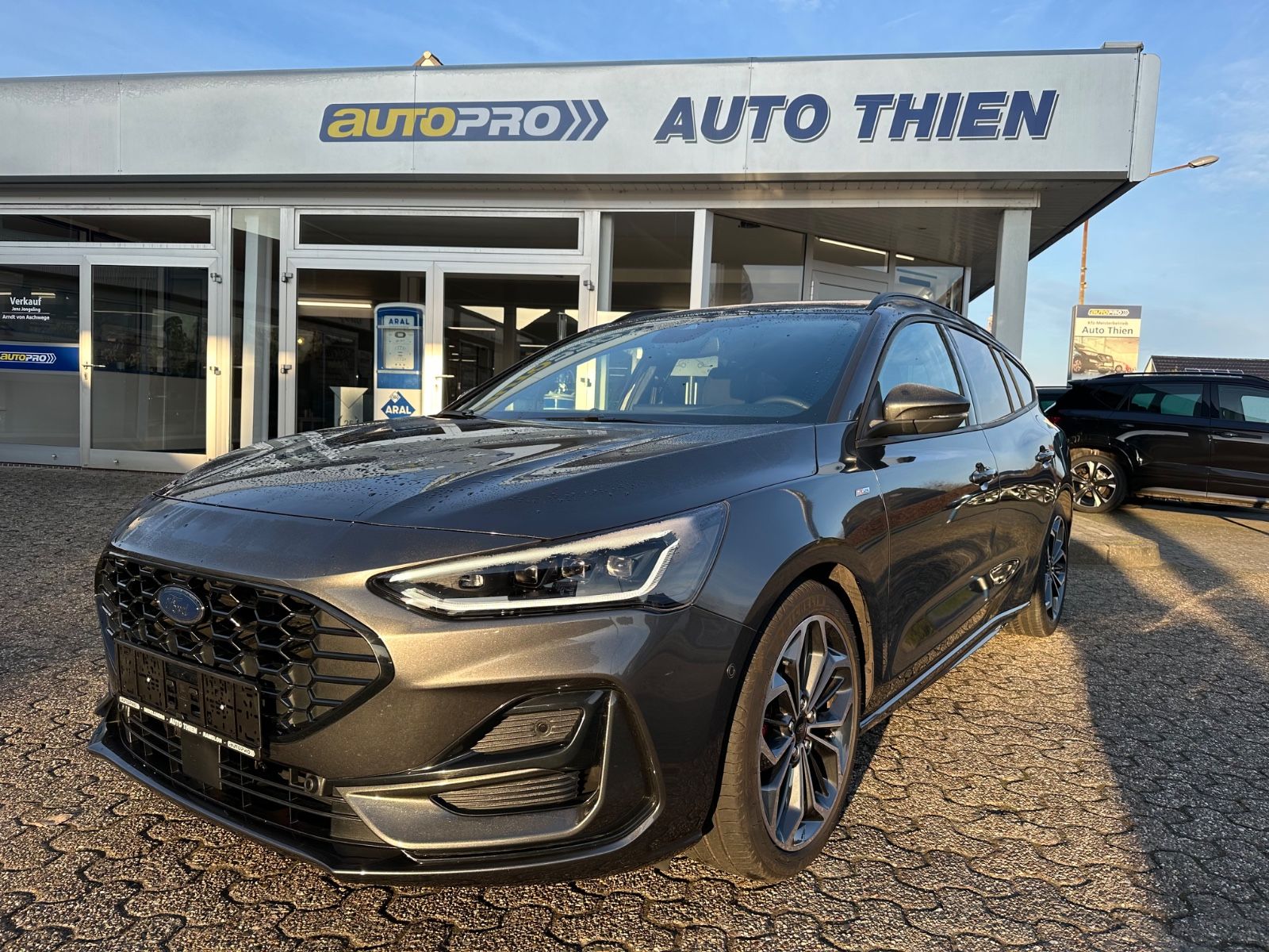 Ford Focus Turnier ST-Line X 1.0 Pano/ACC/Matrix/Navi