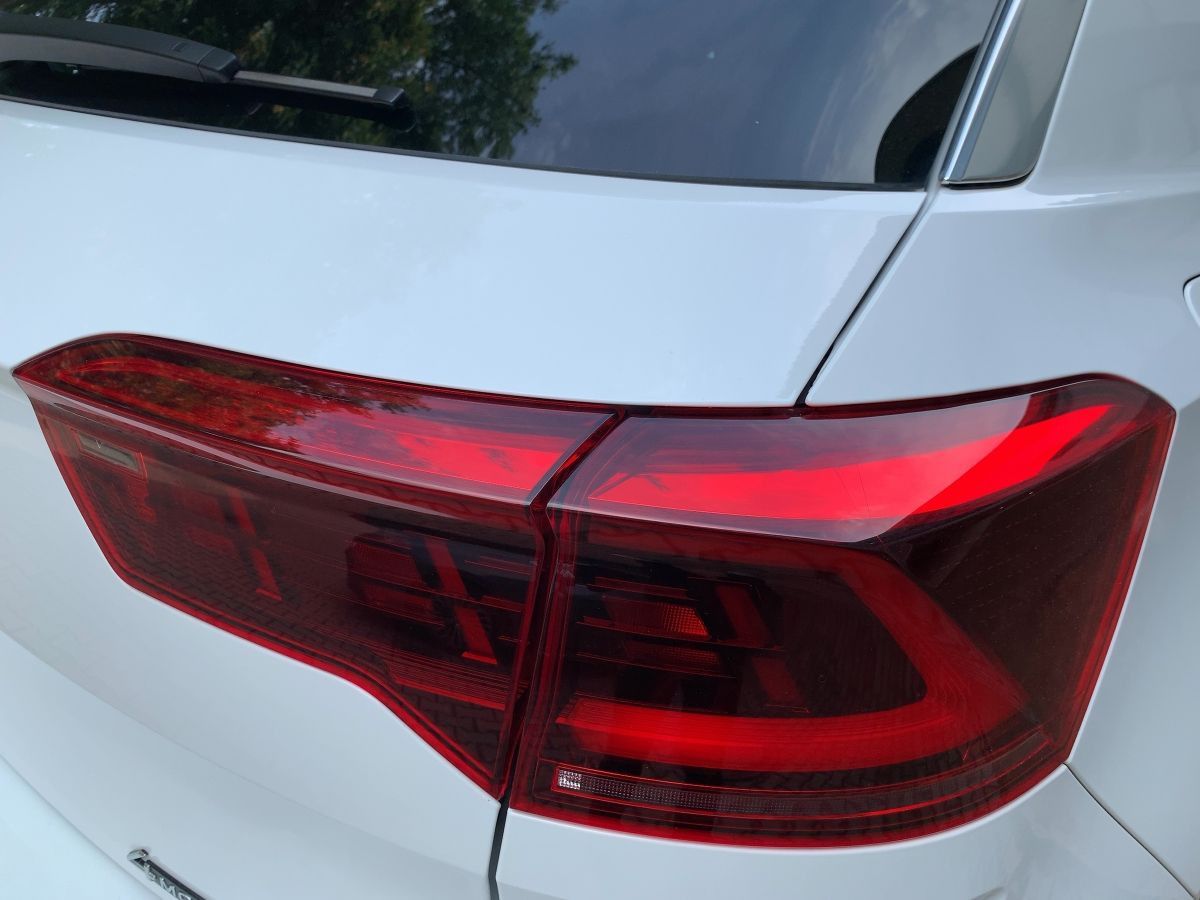 Volkswagen T-Roc 2.0 TSI DSG 4M R-LINE - Samsaru's Car Outlet