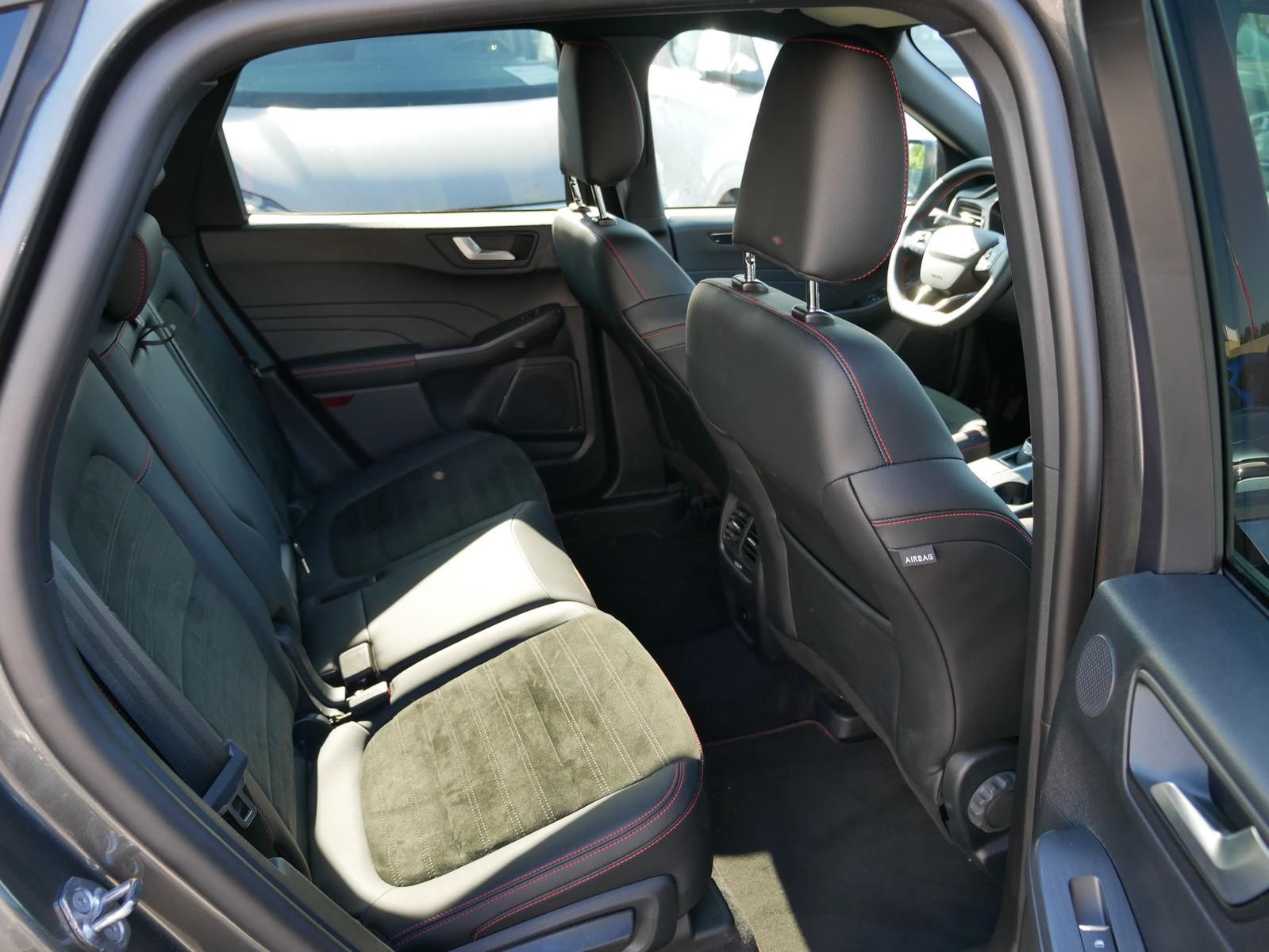 Ford Kuga Plug-In Hybrid ST-Line X - Samsaru's Car Outlet